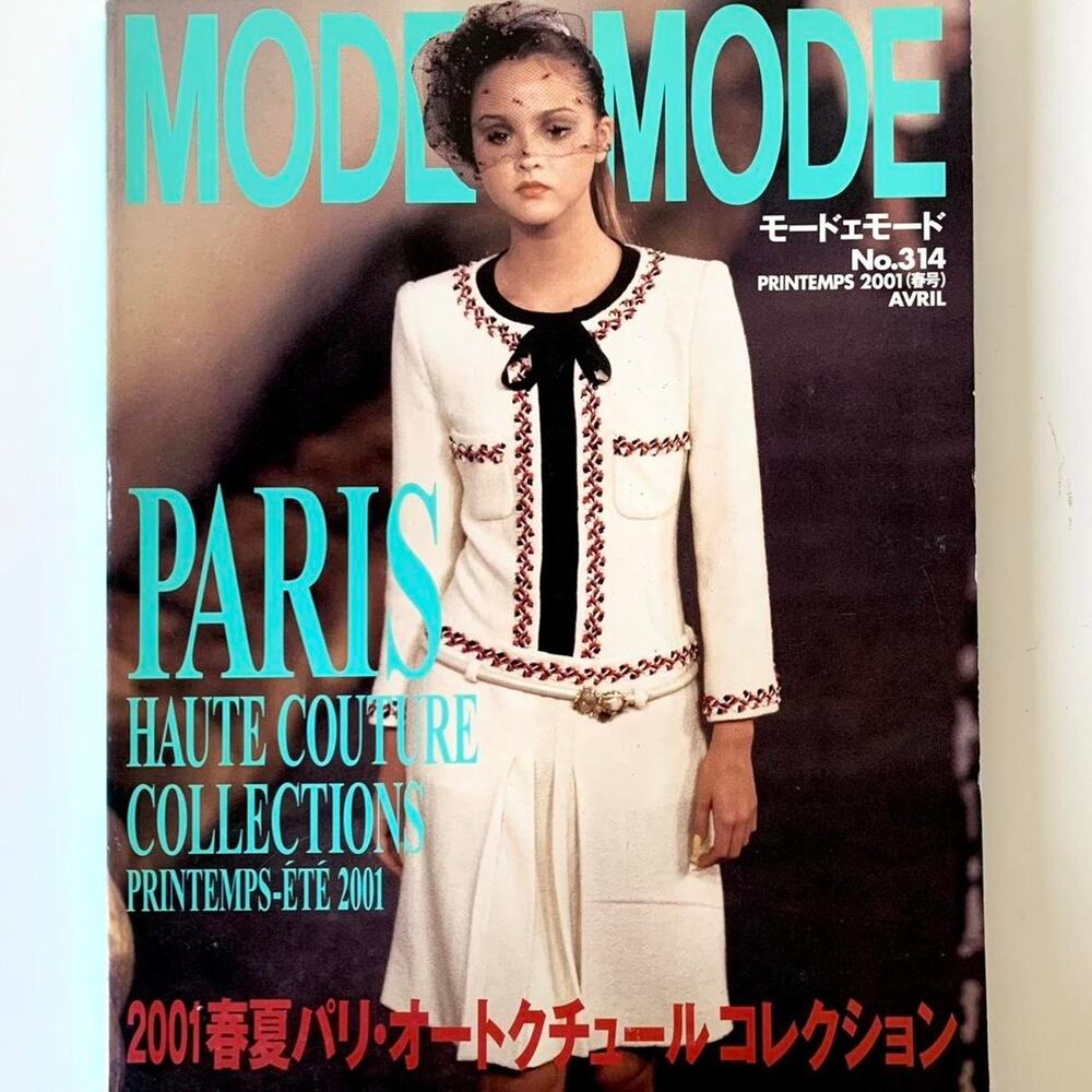 Mode et mode fashion magazine featuring Alexander McQueen
